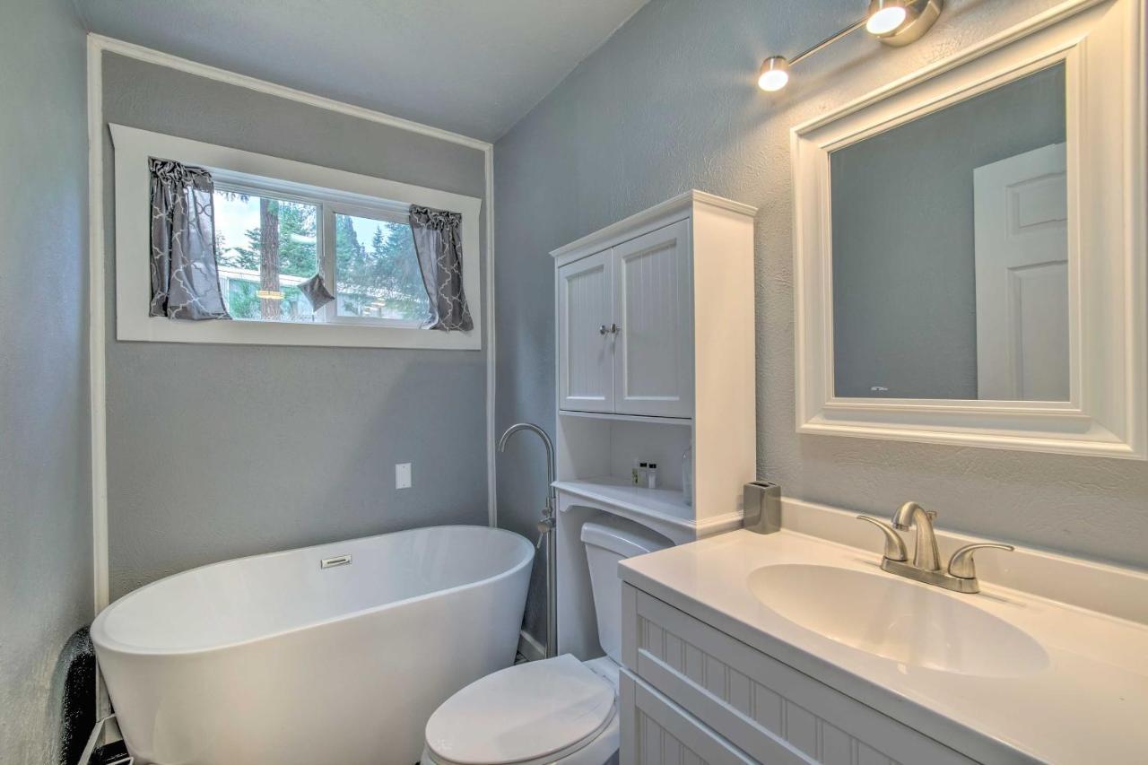 Cozy North Bend Getaway Near Dunes And Ocean! Lakeside Экстерьер фото